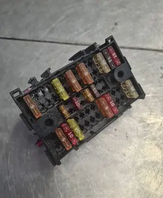 Volkswagen Transporter - Caravelle T5 Fuse module 7H0937617