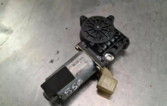 Volvo S60 Front door window regulator motor 101353XXX