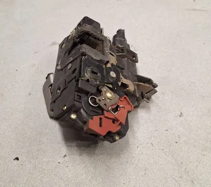Audi A8 S8 D3 4E Rear door lock 4E0839016