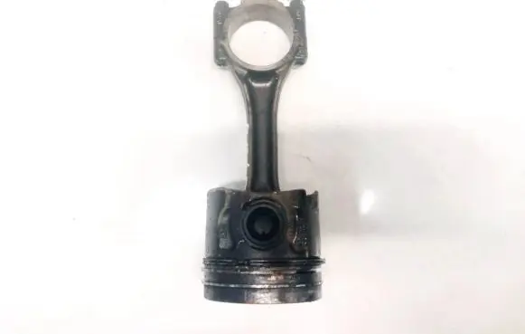 Volkswagen Caddy Piston with connecting rod