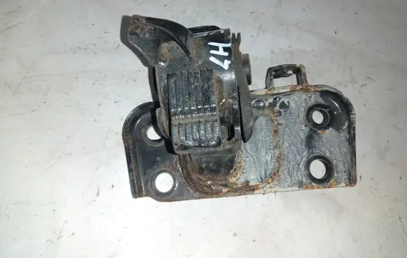 Toyota Verso Engine mount bracket