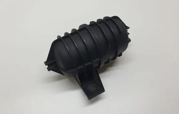 Vacuum air tank