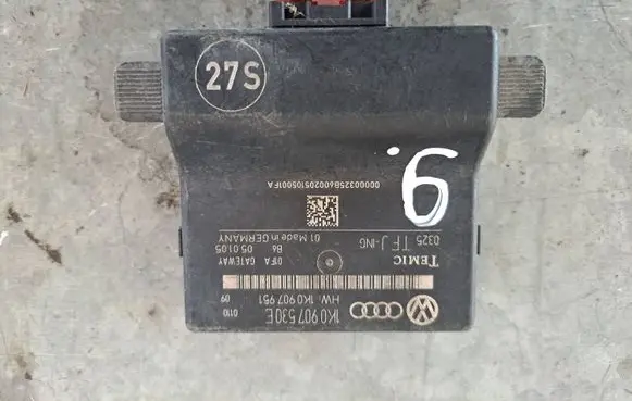 Volkswagen PASSAT B7 Gateway control module 1K0907530E 1K0907951