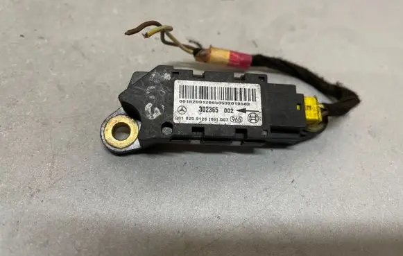 Mercedes-Benz C W203 Airbag deployment crash/impact sensor 0018209126