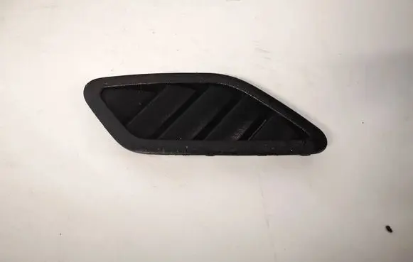 Mercedes-Benz A W176 Dash center air vent grill 1084746X T0505357