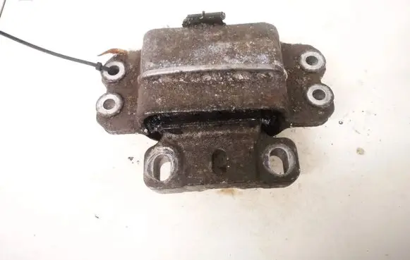 Volkswagen Golf V Engine mount bracket 1k0199555