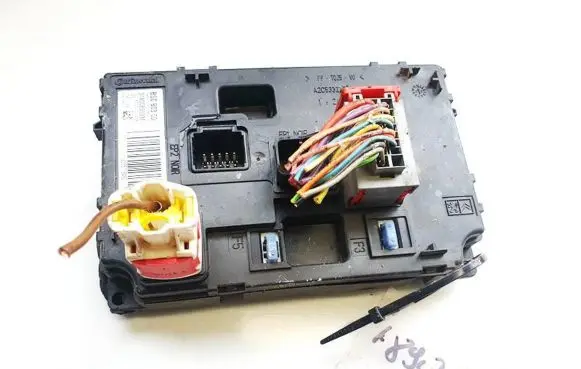 Citroen C4 I Picasso Fuse box set s180085003e 9665778480
