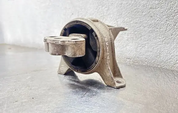 Opel Zafira B Engine mount bracket V05453