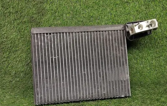 Mercedes-Benz GL X166 Air conditioning (A/C) radiator (interior) 939522B