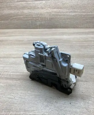 Audi A4 S4 B7 8E 8H Rear door lock 8E0839015AA