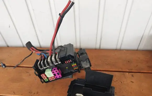 Volkswagen Polo V 6R Fuse box set 6C0937132
