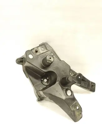 Volvo XC60 Fender mounting bracket 31424579 D7011
