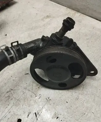 Mazda 323 F Power steering pump