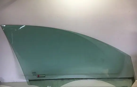 Volvo V50 Front door window glass four-door