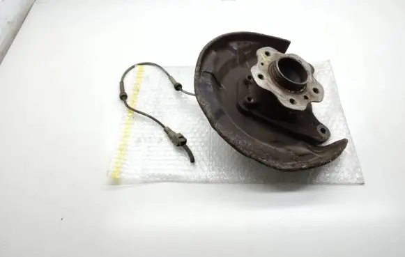Nissan Qashqai Rear wheel hub spindle/knuckle 