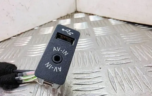 Mini One - Cooper Coupe R56 AUX in-socket connector 9264966 84109264966