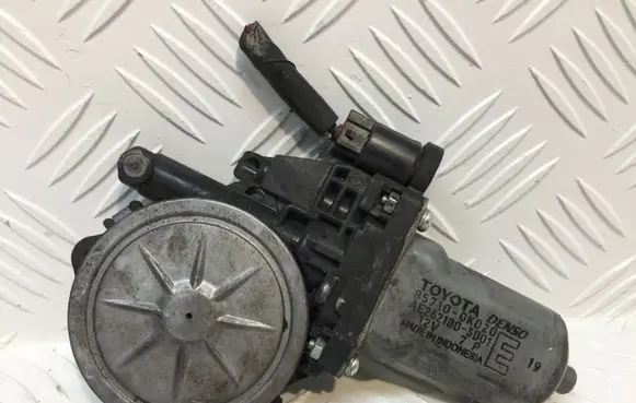 Toyota Hilux (AN10, AN20, AN30) Rear door window regulator motor 85710-0K020