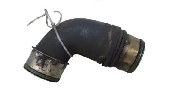 Volkswagen PASSAT B6 Engine coolant pipe/hose