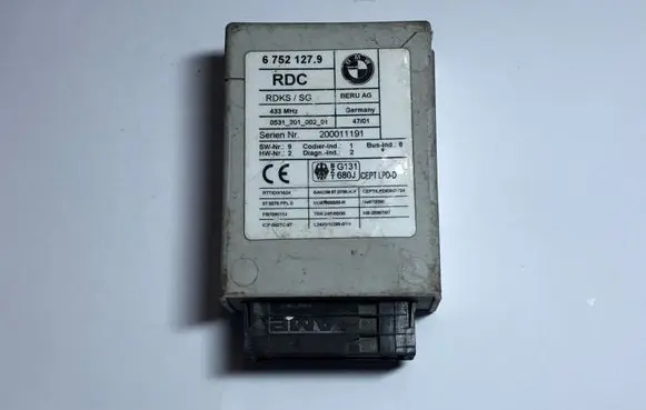BMW 5 E39 Tire pressure control unit 6752127 67521279