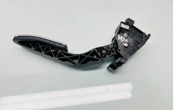 Opel Insignia B Accelerator throttle pedal 9210400000000X 545334844