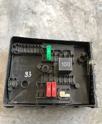 Volkswagen Golf V Fuse module 1K0937125A
