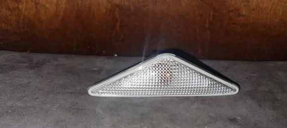 Ford Mondeo Mk III Front fender indicator light 3S7A13K309AA