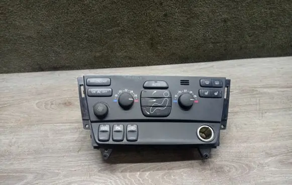 Volvo V70 Climate control unit 30746022 06W10E03