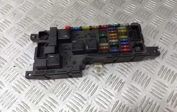 Volvo V70 Fuse box cover 9452993
