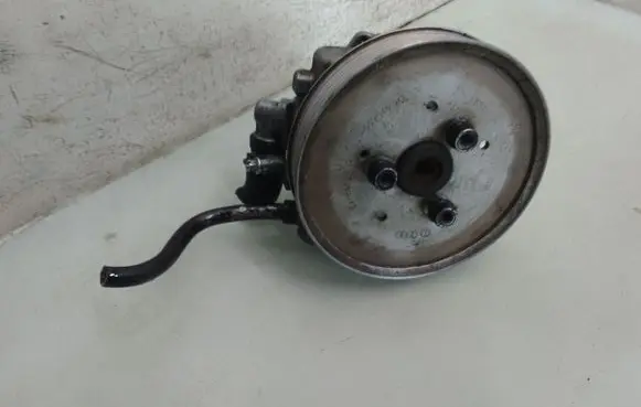 Audi A4 S4 B7 8E 8H Power steering pump
