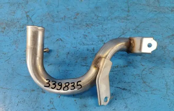Toyota Prius (XW30) Engine coolant pipe/hose 1657737020