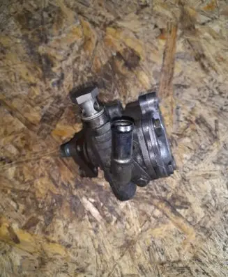 Volkswagen PASSAT B5 Power steering pump