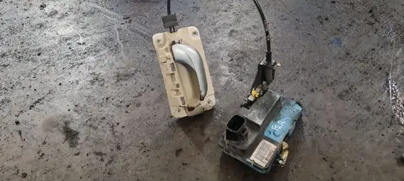 Volvo V70 Front door lock