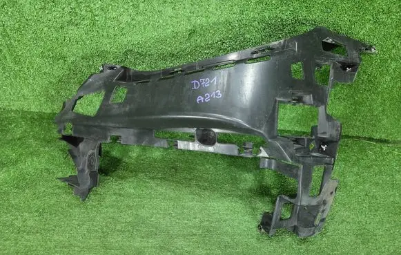 Mercedes-Benz E W213 Front bumper mounting bracket A2138852300