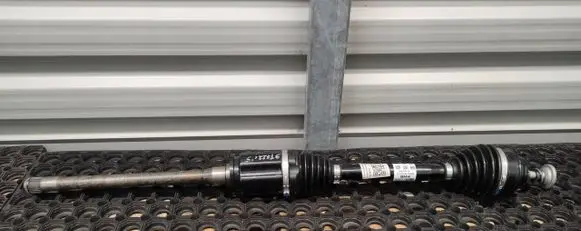 BMW X3 G01 Front driveshaft 8643184