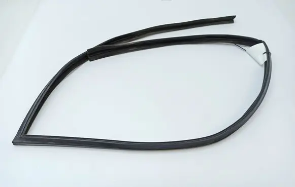 Jaguar XJ X308 Rubber seal front door window/glass 