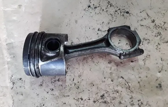 Volkswagen Touran I Piston with connecting rod NOCODE