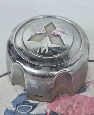 Mitsubishi L200 Original wheel cap MB816581