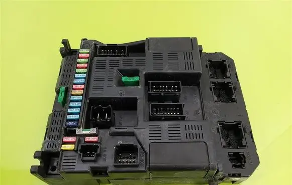 Peugeot 307 Comfort/convenience module 9636760580E