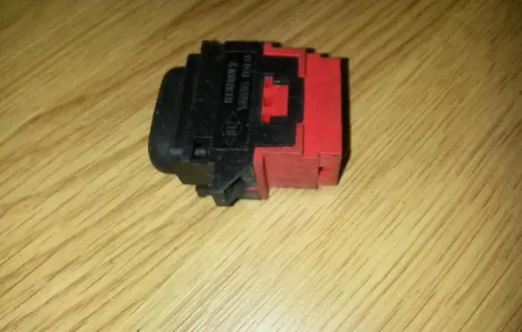Renault Laguna I Electric window control switch 047