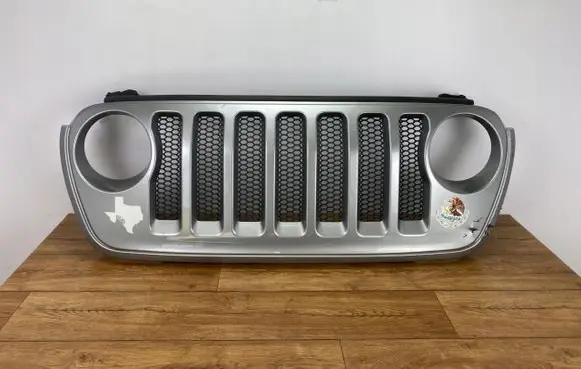 Jeep Wrangler Front bumper upper radiator grill 68295587AC