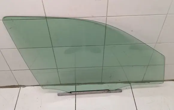 Mercedes-Benz ML W163 Front door window glass four-door A1637200218