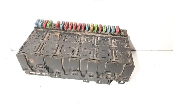 Seat Alhambra (Mk1) Fuse module 357937039
