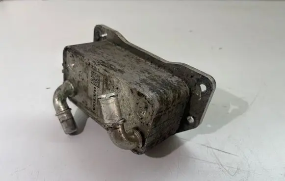 Volvo XC90 Oil filter mounting bracket 31293917