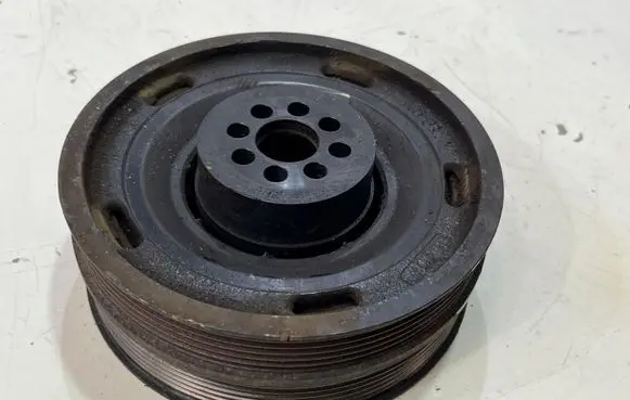 Volkswagen Touareg III Crankshaft pulley