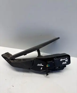 Accelerator throttle pedal