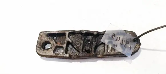 Volvo XC90 Engine mounting bracket 44300