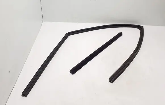 Dacia Duster II Front door rubber seal 803311379R