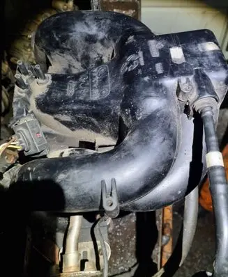 Ford Mondeo MK II Intake manifold 958F9424EA