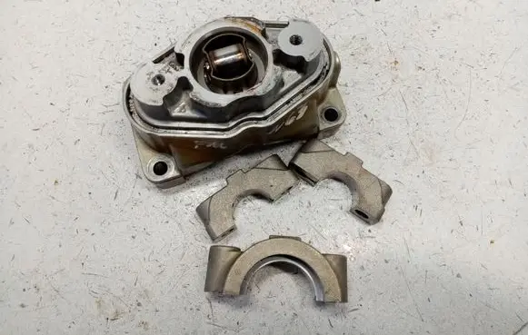 BMW 5 F10 F11 Camshaft holder 7567866