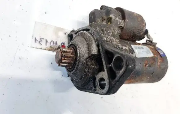 Volkswagen Golf IV Starter motor 1005821879